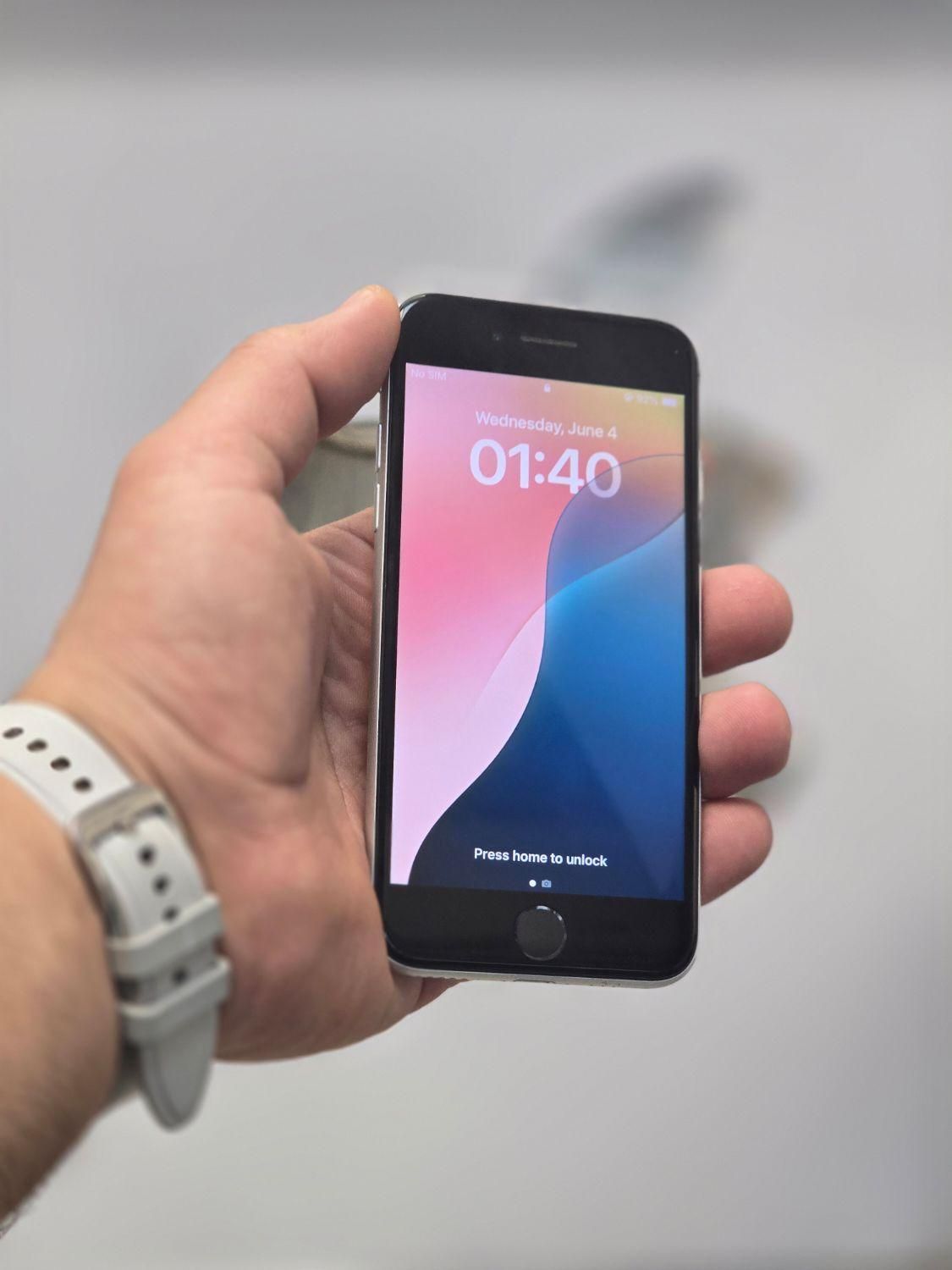 اپل iPhone SE (2020) پک اصلی بشرط سلامت از همه نظر|موبایل|رشت, لاکانی|دیوار