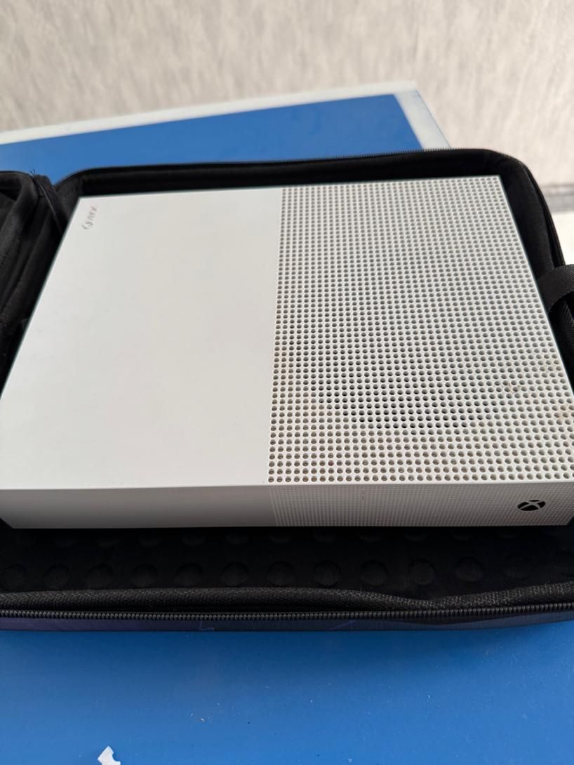 Xbox one s|کنسول، بازی ویدئویی و آنلاین|شیراز, شهرک امام حسن|دیوار