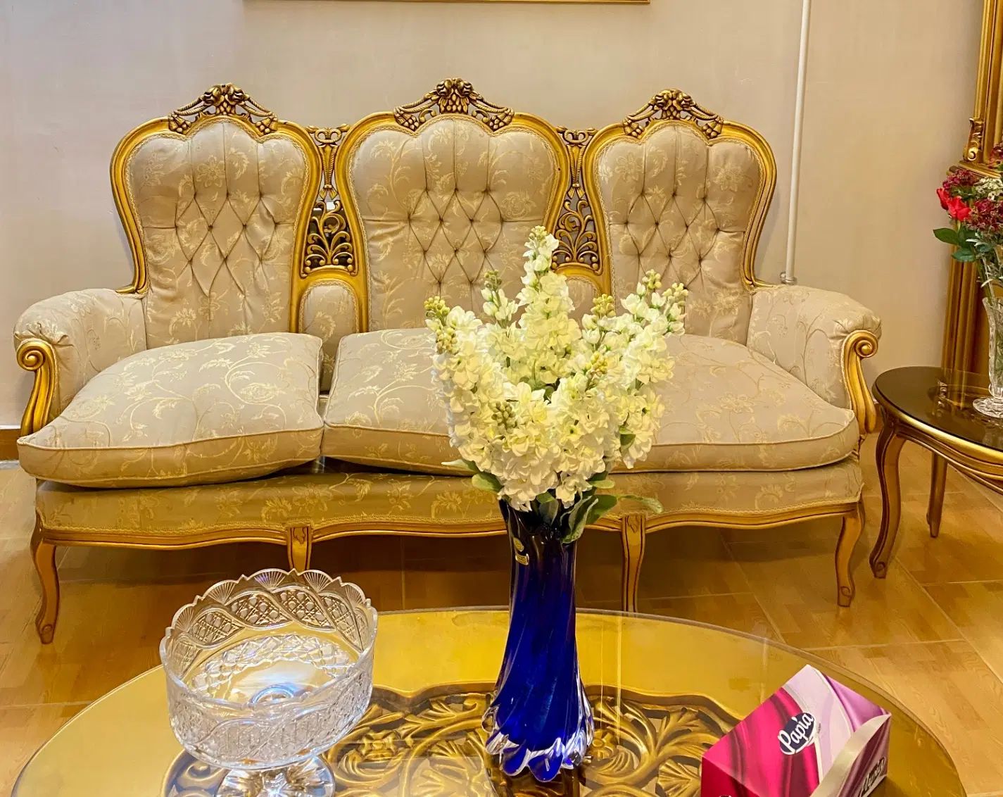 مبلمان سلطنتی  شیک ۱۱ نفره با جلومبلی و عسلی|مبلمان خانگی و میز عسلی|رشت, گلسار|دیوار