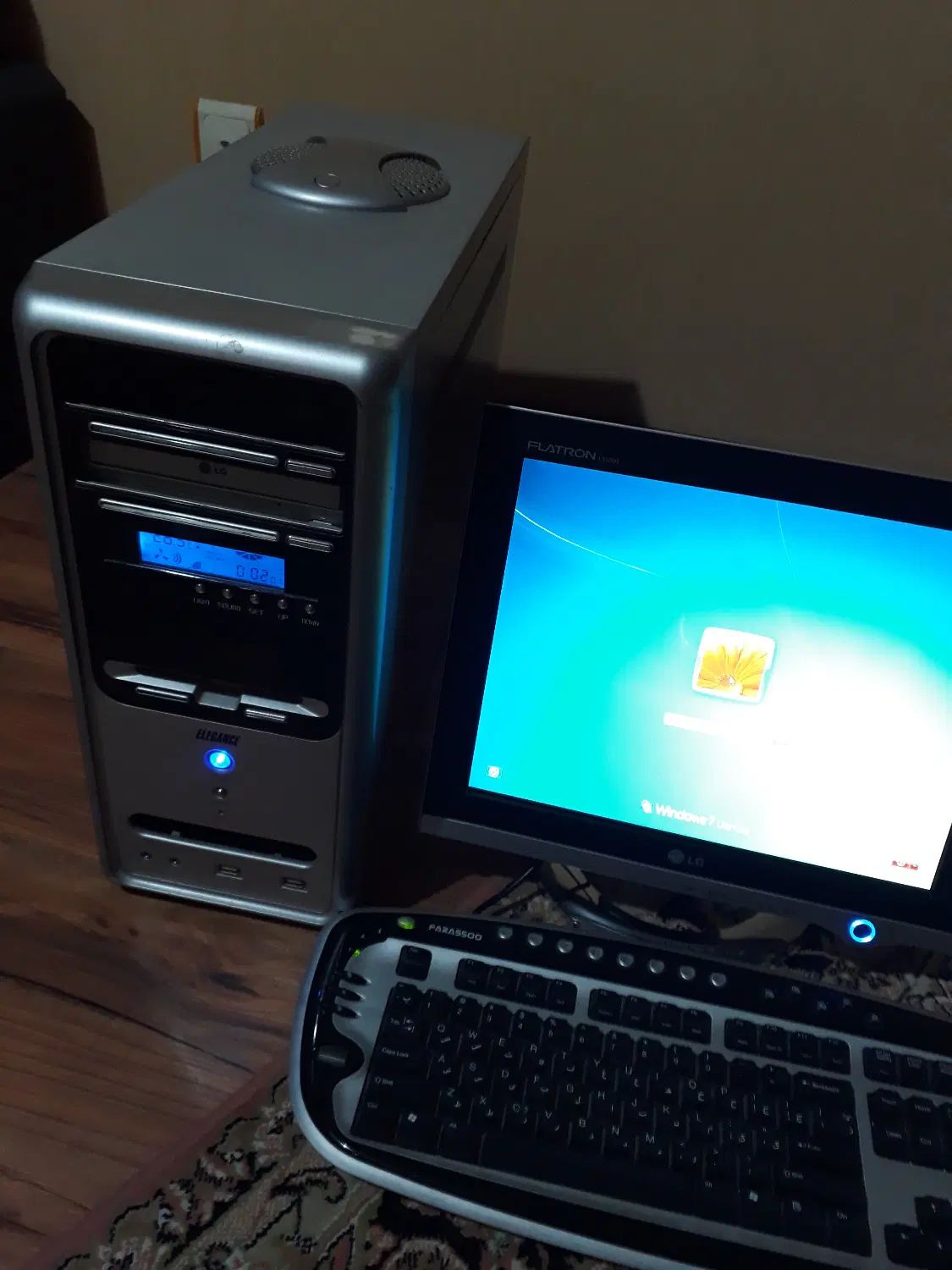 سیستم کامپیوتر رومیزی (الجی LCD/کیس/کیبورد)|رایانه رومیزی|رشت, امین الضرب|دیوار