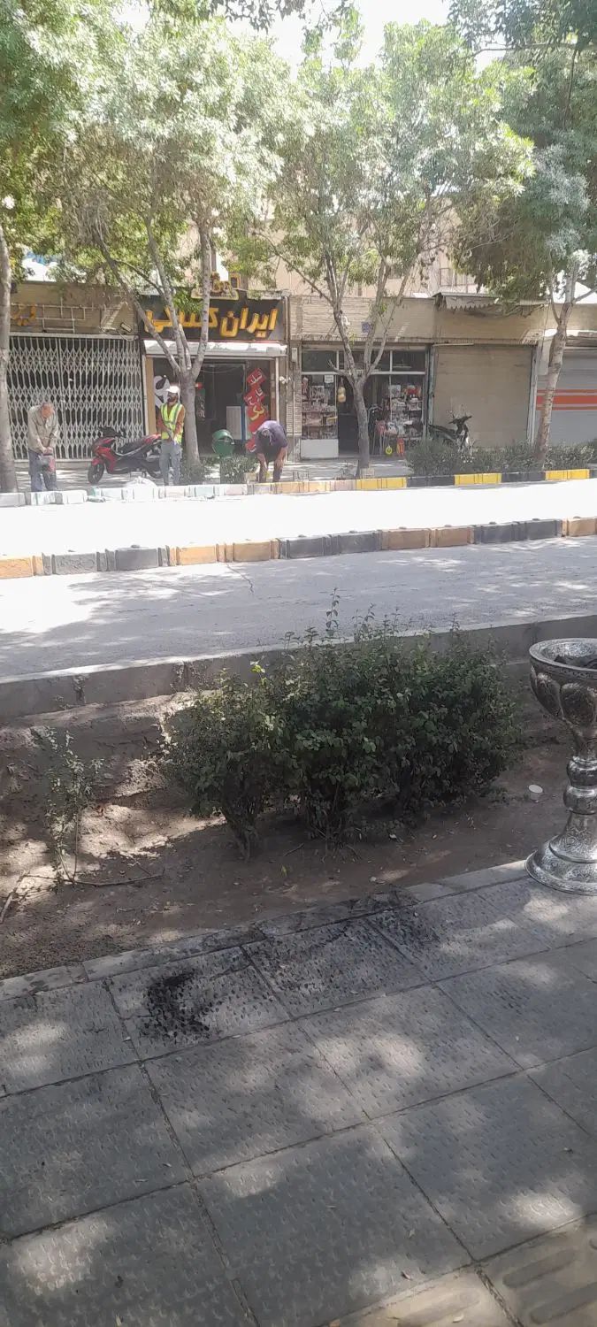 راهنمایی یک مغازه داریم میدان نقش جهان برای خوراکی|فعالیت داوطلبانه تحقیقاتی|اصفهان, نقش جهان|دیوار