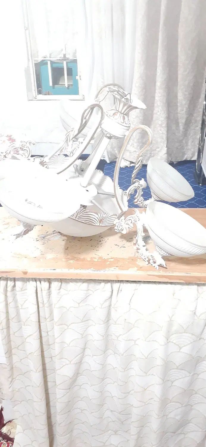 لوستر۵شاخه بزرگ وسنگین  وفلز۸عددلامپ میخوره سالم|لوستر و چراغ آویز|مشهد, طبرسی شمالی|دیوار