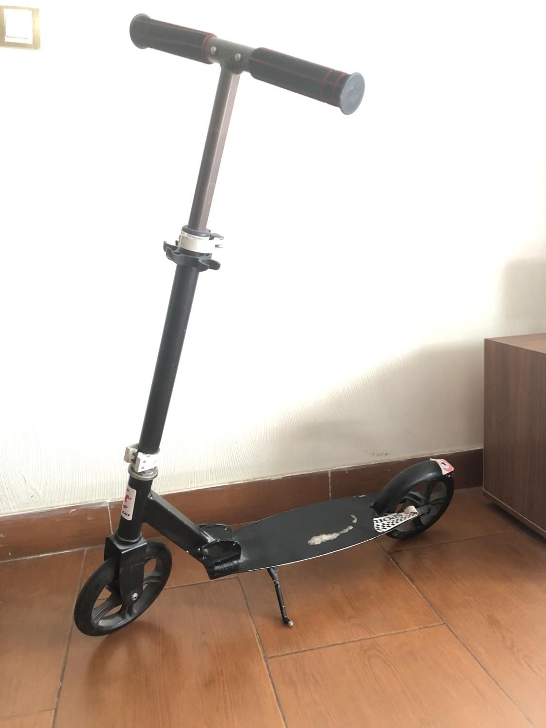 اسکوتر|دوچرخه، اسکیت، اسکوتر|رشت, صفاری|دیوار