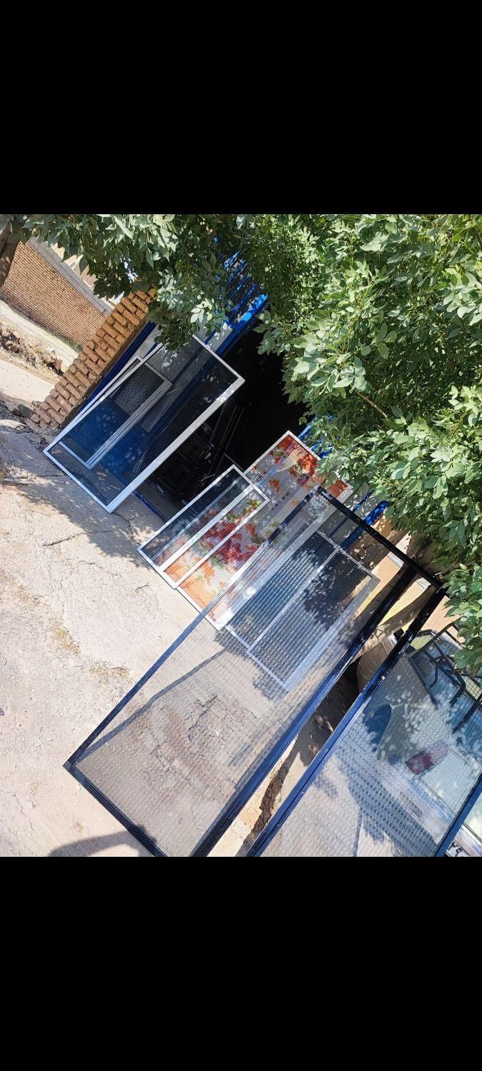 ساخت و نصب توری پلیسه (ریلی)|خدمات پیشه و مهارت|شهرکرد, |دیوار