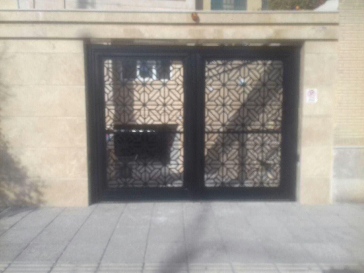 رنگ امیزی انواع درب،پنجره،دیوارپذیرفته میشود|خدمات پیشه و مهارت|شیراز, شهرک امیر کبیر|دیوار