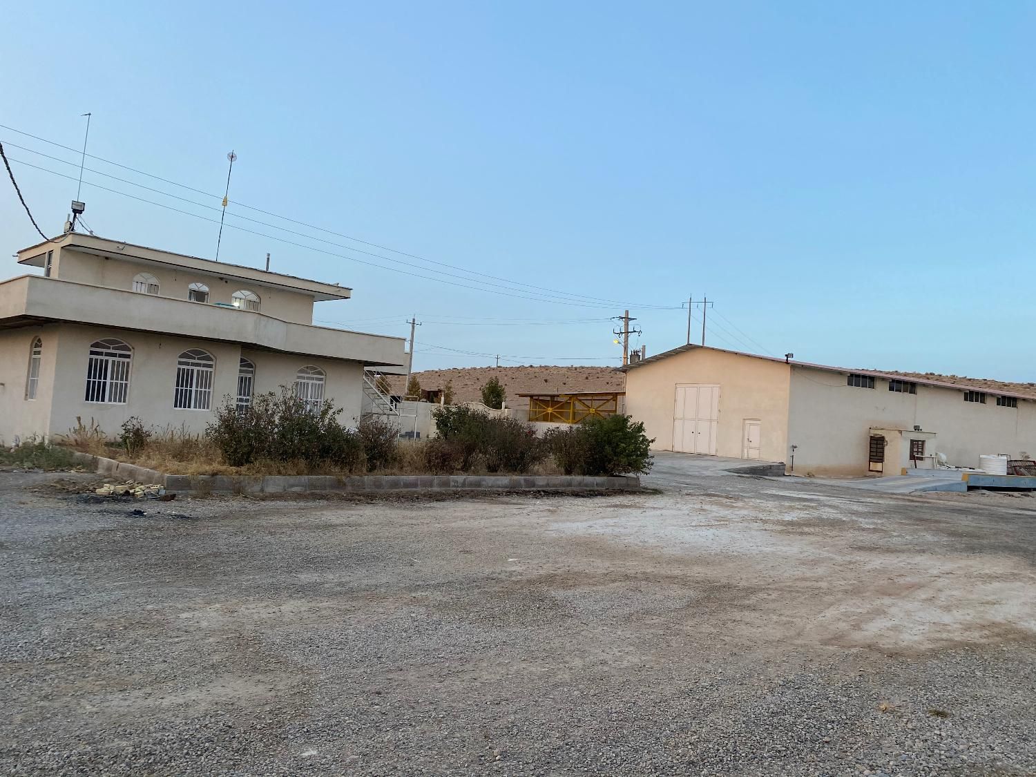 مرغداری گوشتی ۸۰ هزار قطعه ای|فروش دفتر صنعتی، کشاورزی، تجاری|شیراز, معالی‌آباد|دیوار