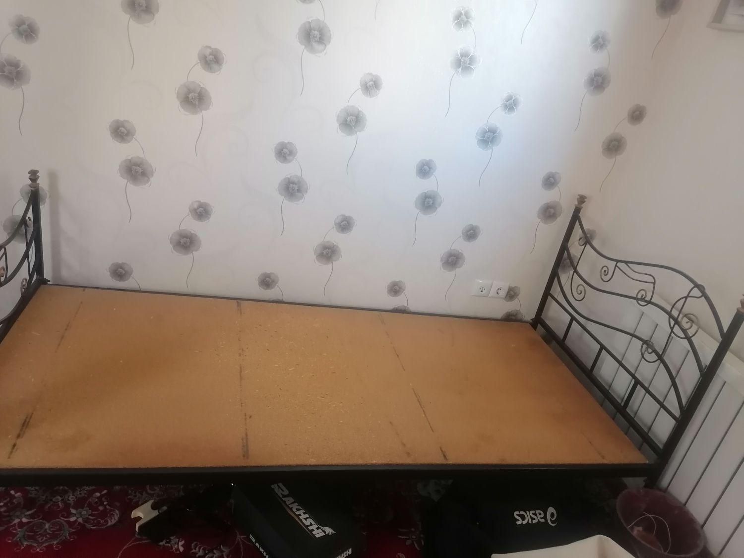 ست تخت و میز ارایش فرفوژه|تخت و سرویس خواب|صدرا-فارس, فاز ۱|دیوار