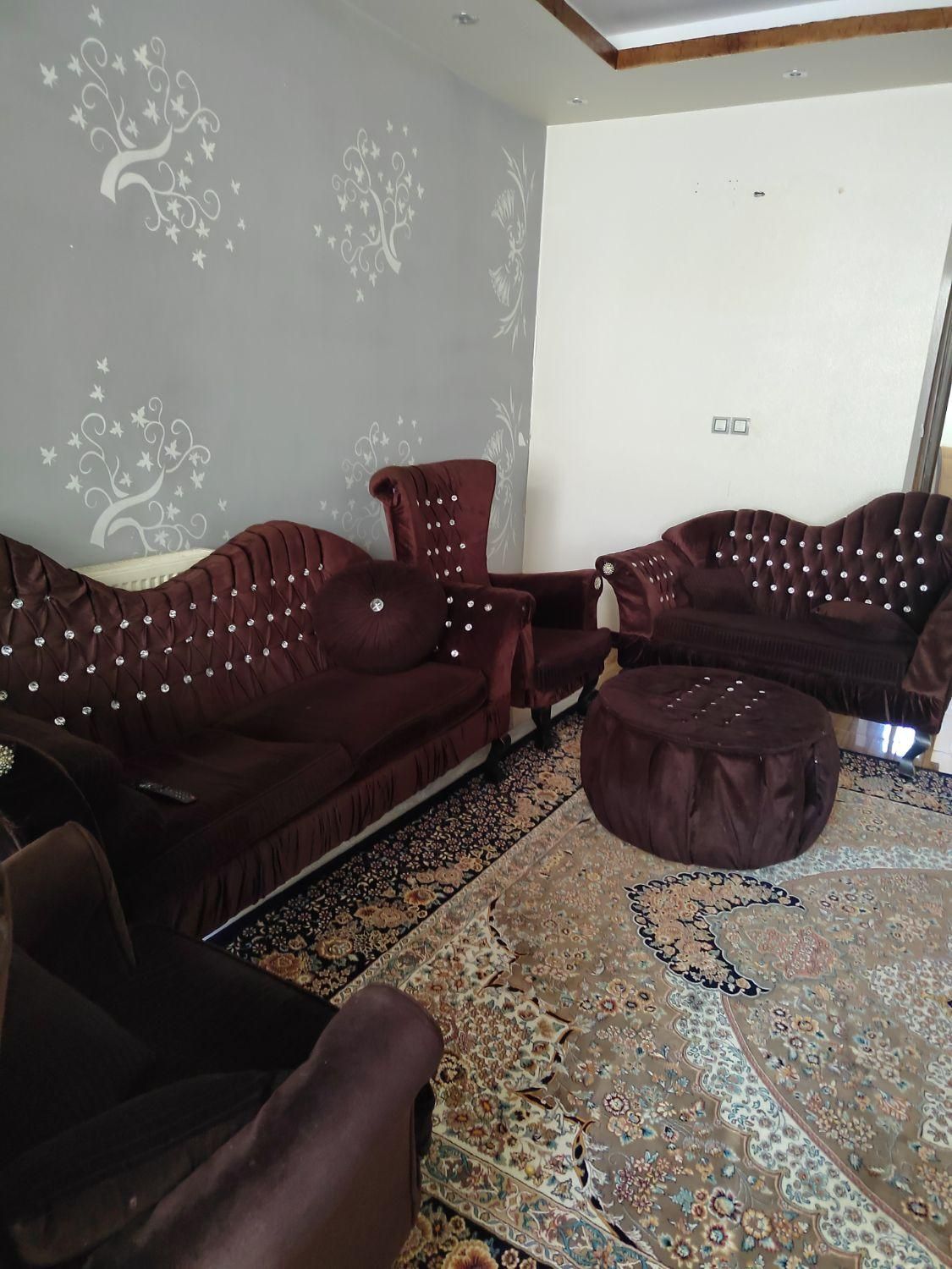 مبل راحتی و میز نهار خوری چهار نفره|مبلمان خانگی و میز عسلی|شاهین‌شهر, شهرک گلدیس|دیوار