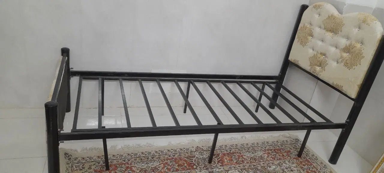 تخت تک نفره در حد نو|تخت و سرویس خواب|مشهد, کوه سنگی|دیوار