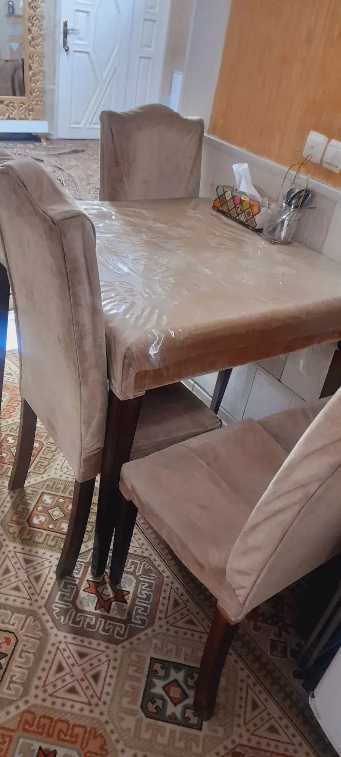 مبل راحتی میزنهارخوری عسلی آینه شمعدان گنجه سرخ کن|مبلمان خانگی و میز عسلی|مشهد, رستگار|دیوار