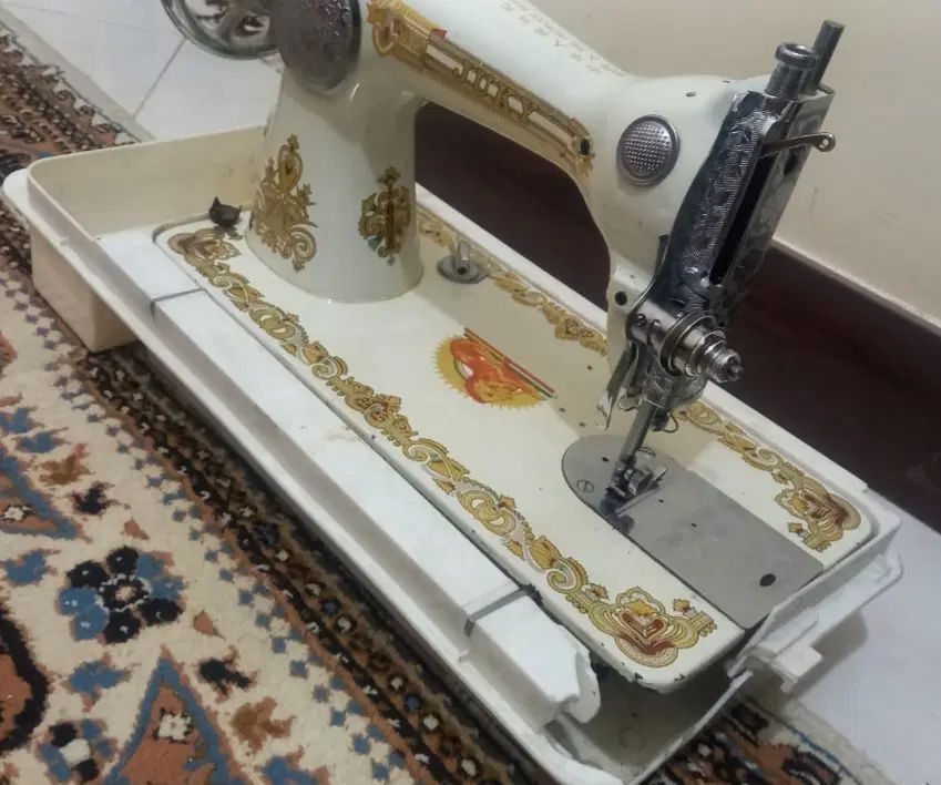دو عددچرخ خیاطی.سفید مناسب اکسسوری|چرخ خیاطی و ریسندگی|تهران, چهارصد دستگاه|دیوار