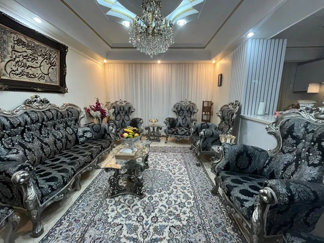 مبل استیل به همراه دو عسلی و میز جلو مبل|مبلمان خانگی و میز عسلی|تهران, تهران‌نو|دیوار