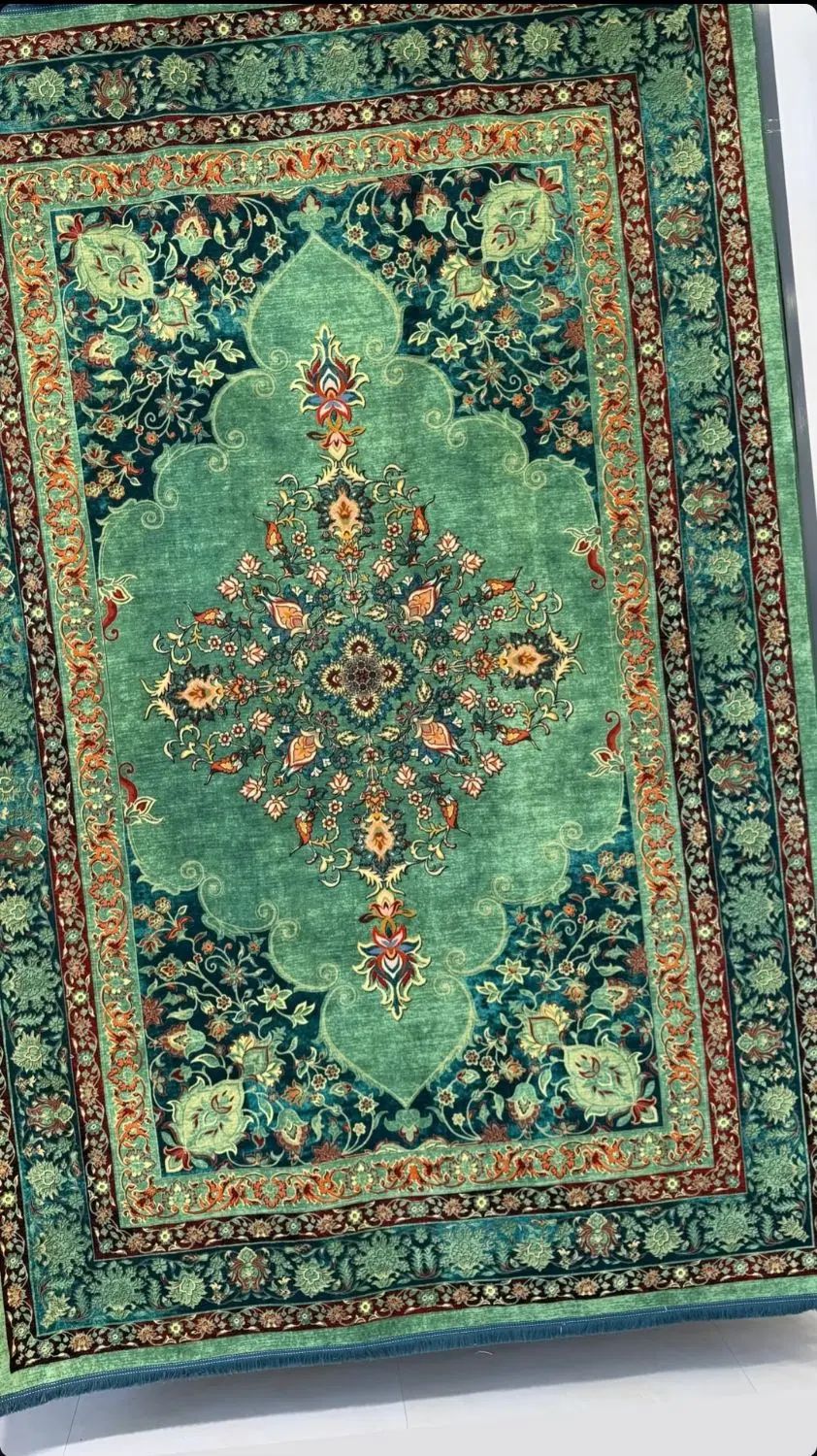 کلکسیونی از زیباترین فرش های ابریشمی ۱۲۰۰شانه رنگی|فرش|کاشان, ولیعصر|دیوار