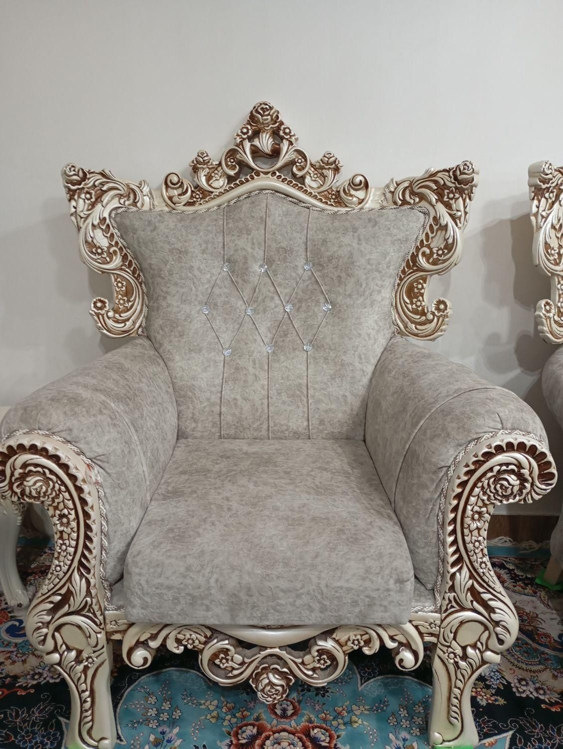 مبلمان سلطنتی سالم وتمیزدارای دومیزعسلی|مبلمان خانگی و میز عسلی|محمدشهر, علی آباد گونه|دیوار