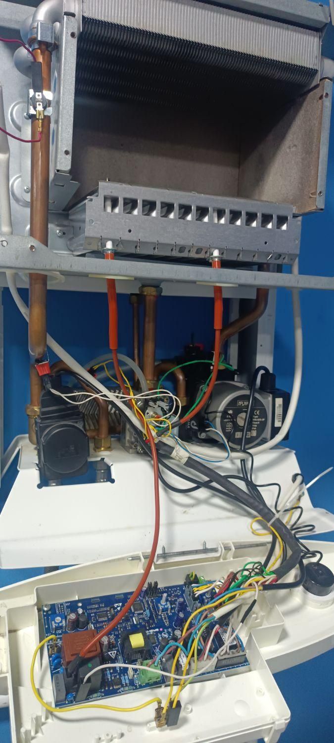 تعمیرات نصب پکیج های دیواری آبگرم کن دیواری بخاری|خدمات پیشه و مهارت|نور, |دیوار