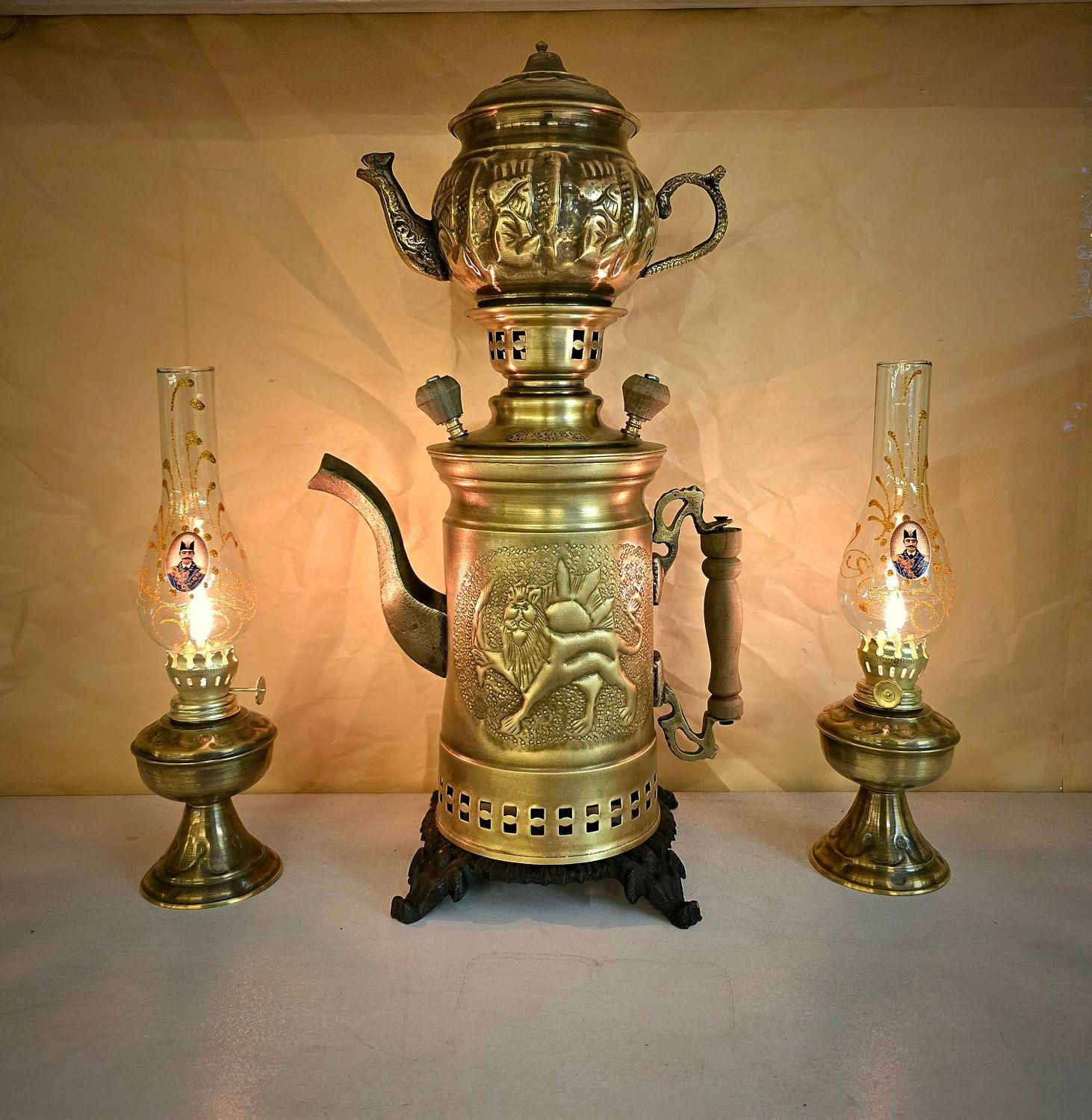 سماور کتری زغالی برنجی با قوری و دو چراغ نفتی|کلکسیون اشیاء عتیقه|تهران, نعمت‌آباد|دیوار