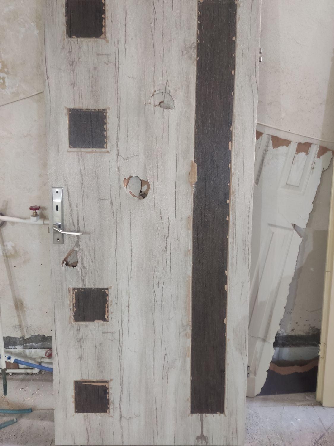 تعمیرات درب های پوسیده حمام و سرویس وشکسته چوبی|خدمات پیشه و مهارت|زنجان, |دیوار