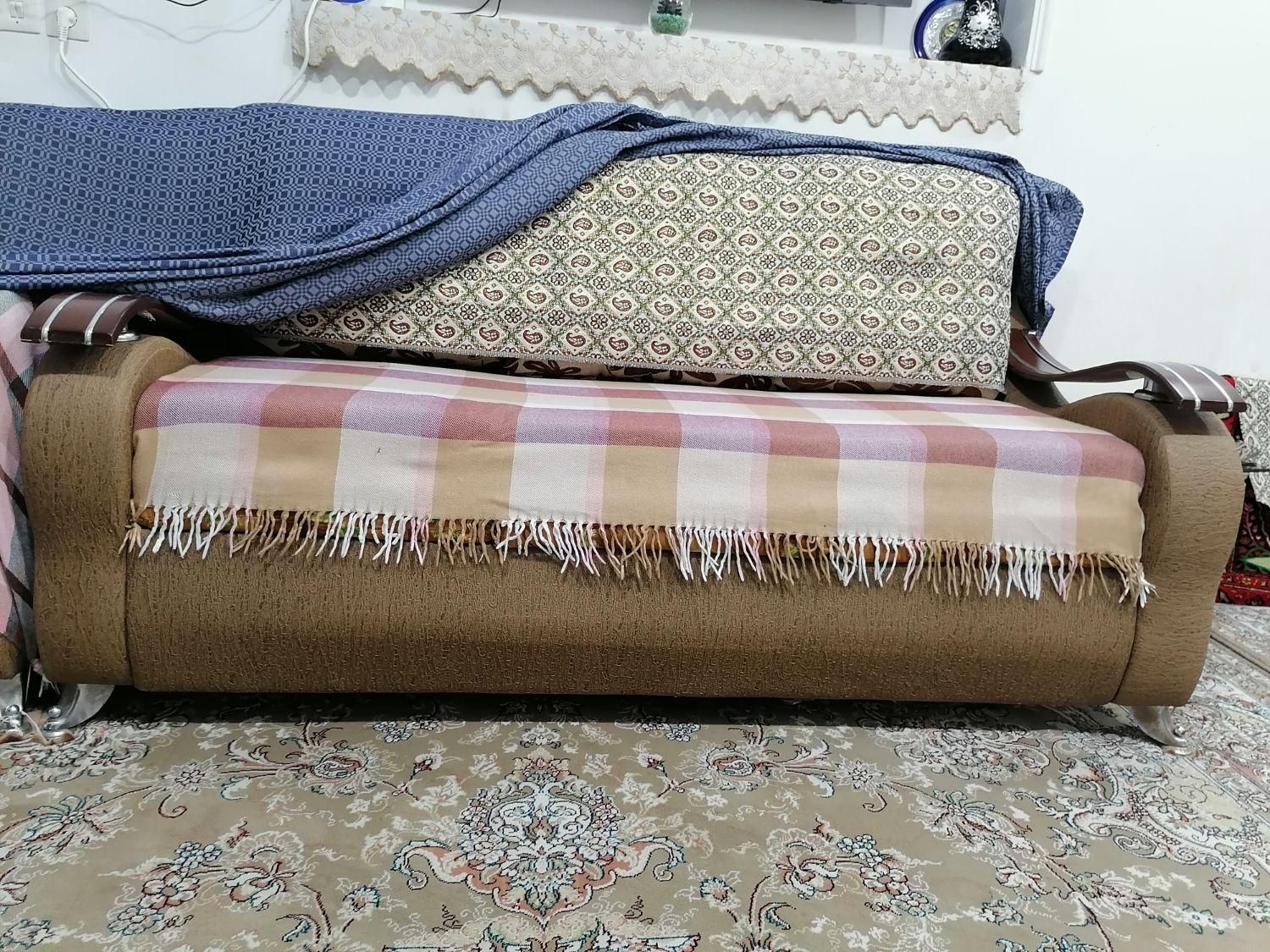 مبل راحتی 7نفره تمیز وسالم|مبلمان خانگی و میز عسلی|کاشان, عربها|دیوار