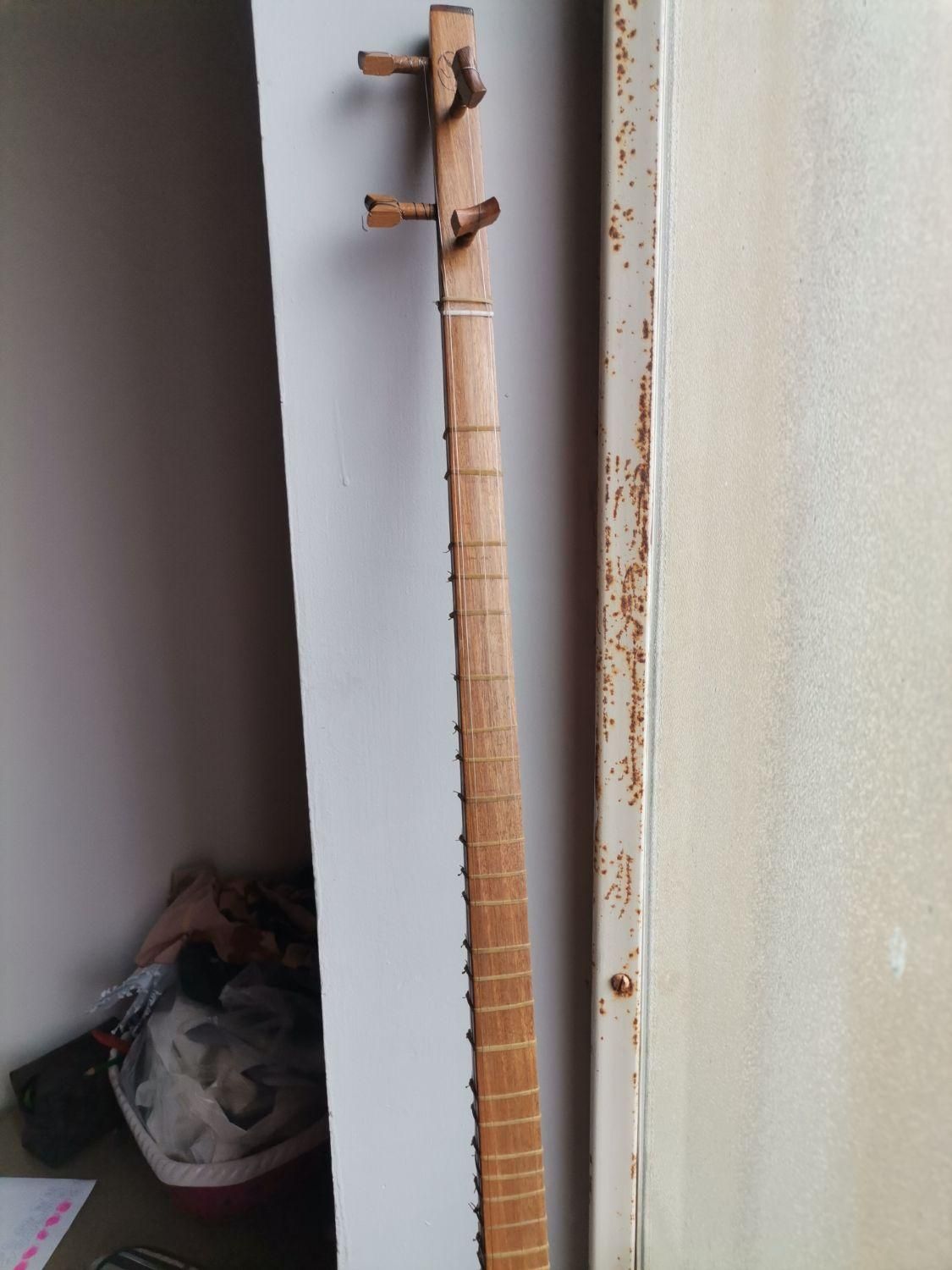 سه تار در حد نو زیاد ازش استفاده نشده|سازهای سنتی|گنبد کاووس, |دیوار