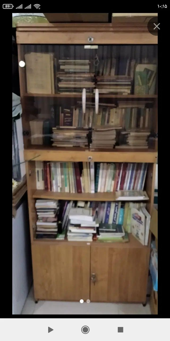 کتابخانه چوبی ۴ طبقه با حدود ۵۰۰ جلد کتاب|کتاب و مجله ادبی|مشهد, امام رضا (ع)|دیوار