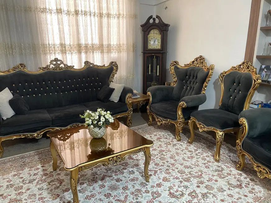 مبل و  به همراه جلو مبلی -ساعت ایستاده و میز تی وی|میز تلویزیون|شیراز, شهدای شهرک سعدی|دیوار