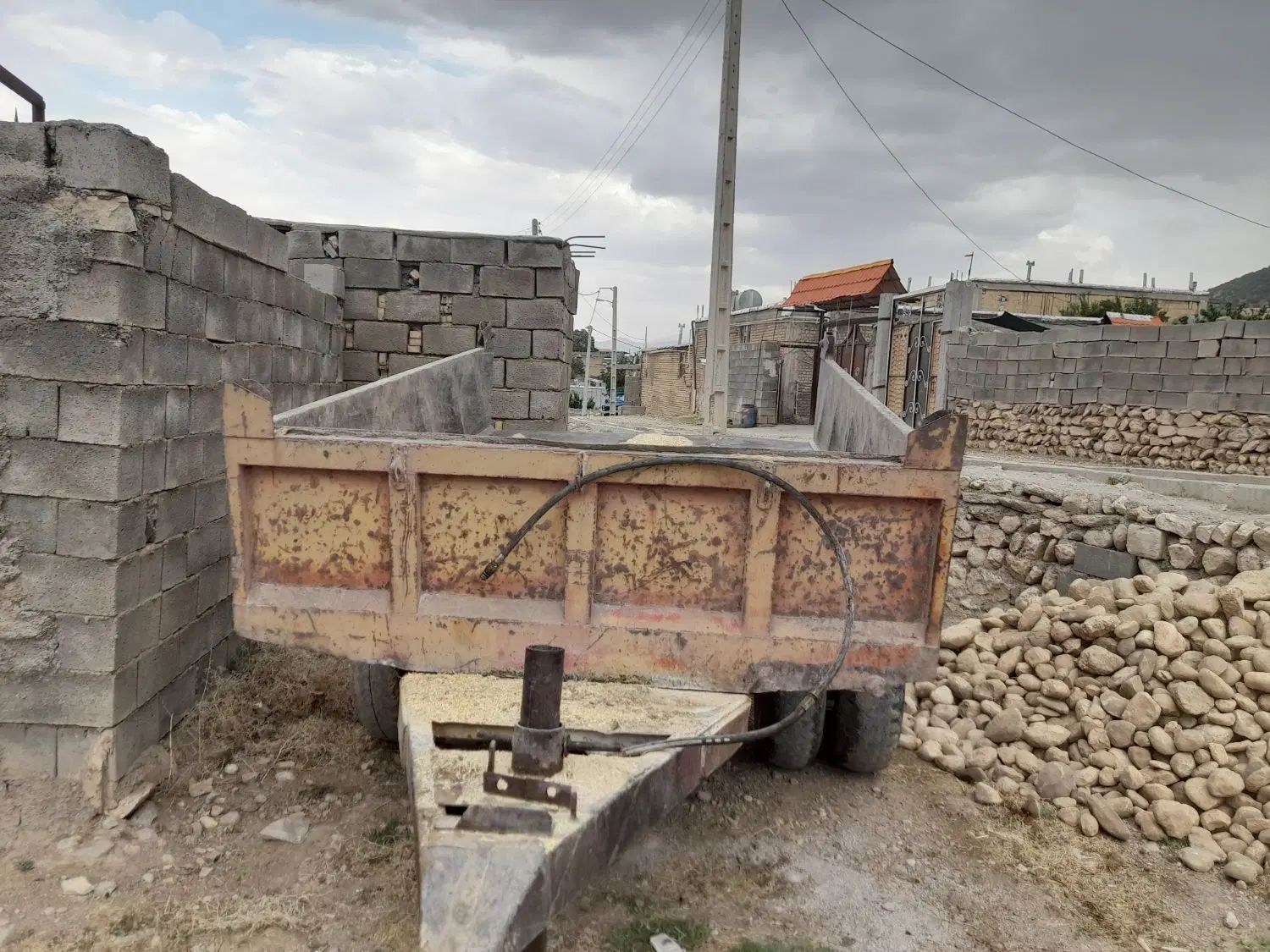 تریلی  تراکتور چرخ اتوبوسی معاوضه با تریلی کوچکتر|ماشین‌آلات صنعتی|لردگان, |دیوار