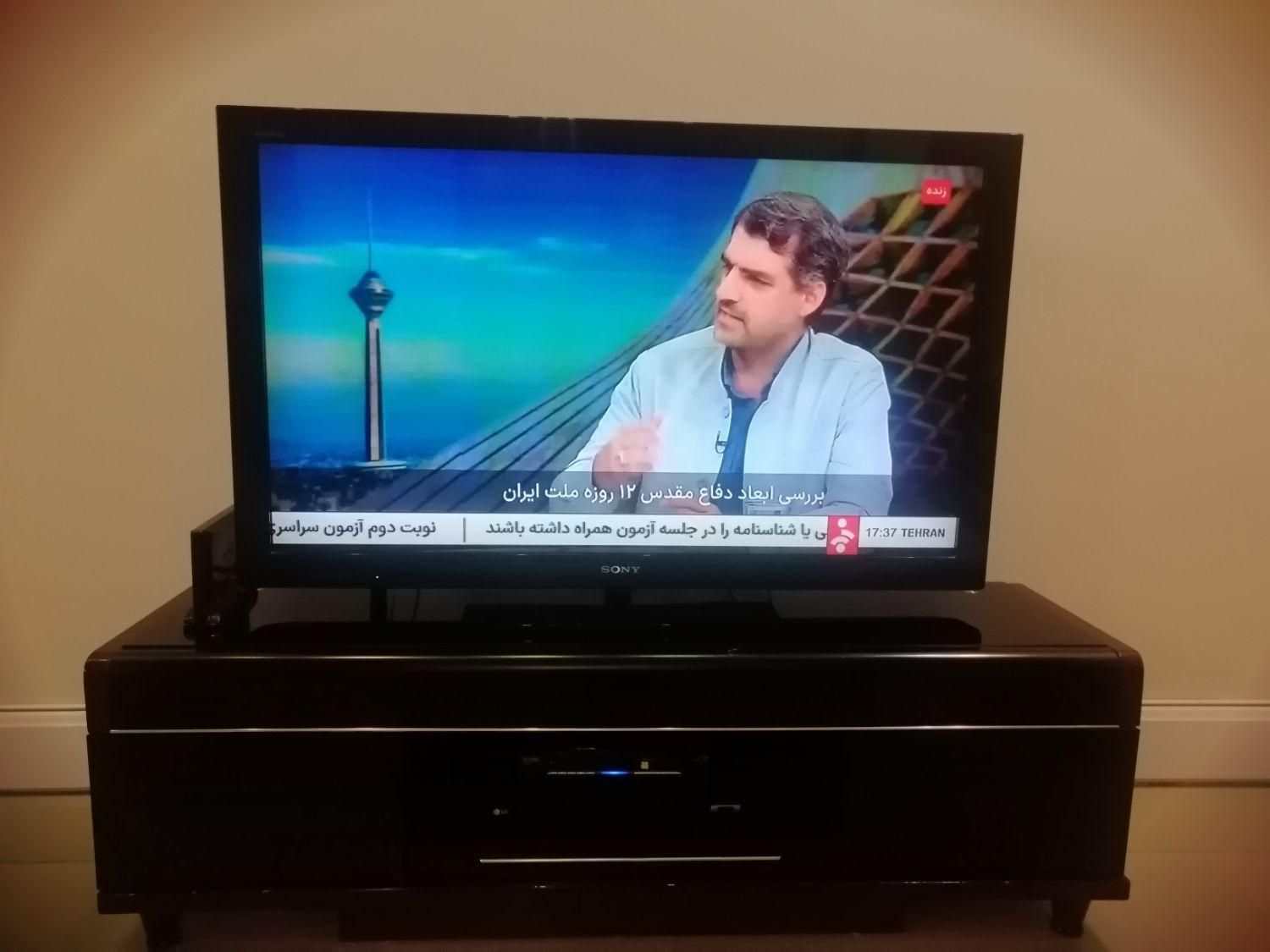 تلوزیون 46 سونی همراه با میز|تلویزیون و پروژکتور|کرمانشاه, |دیوار