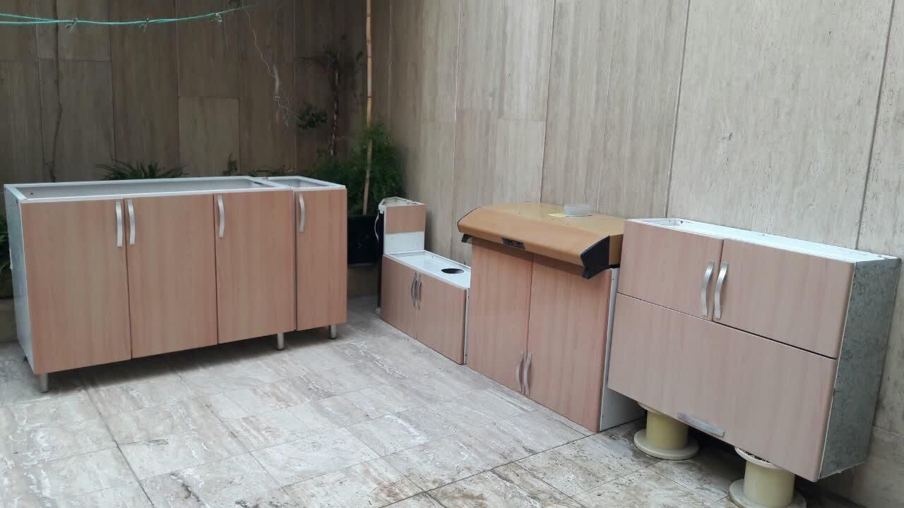 کابینت به همراه آبچکان و کابینت بالا  بدون سینک|آب‌چکان و نظم‌دهنده ظروف|قم, یزدان‌شهر|دیوار