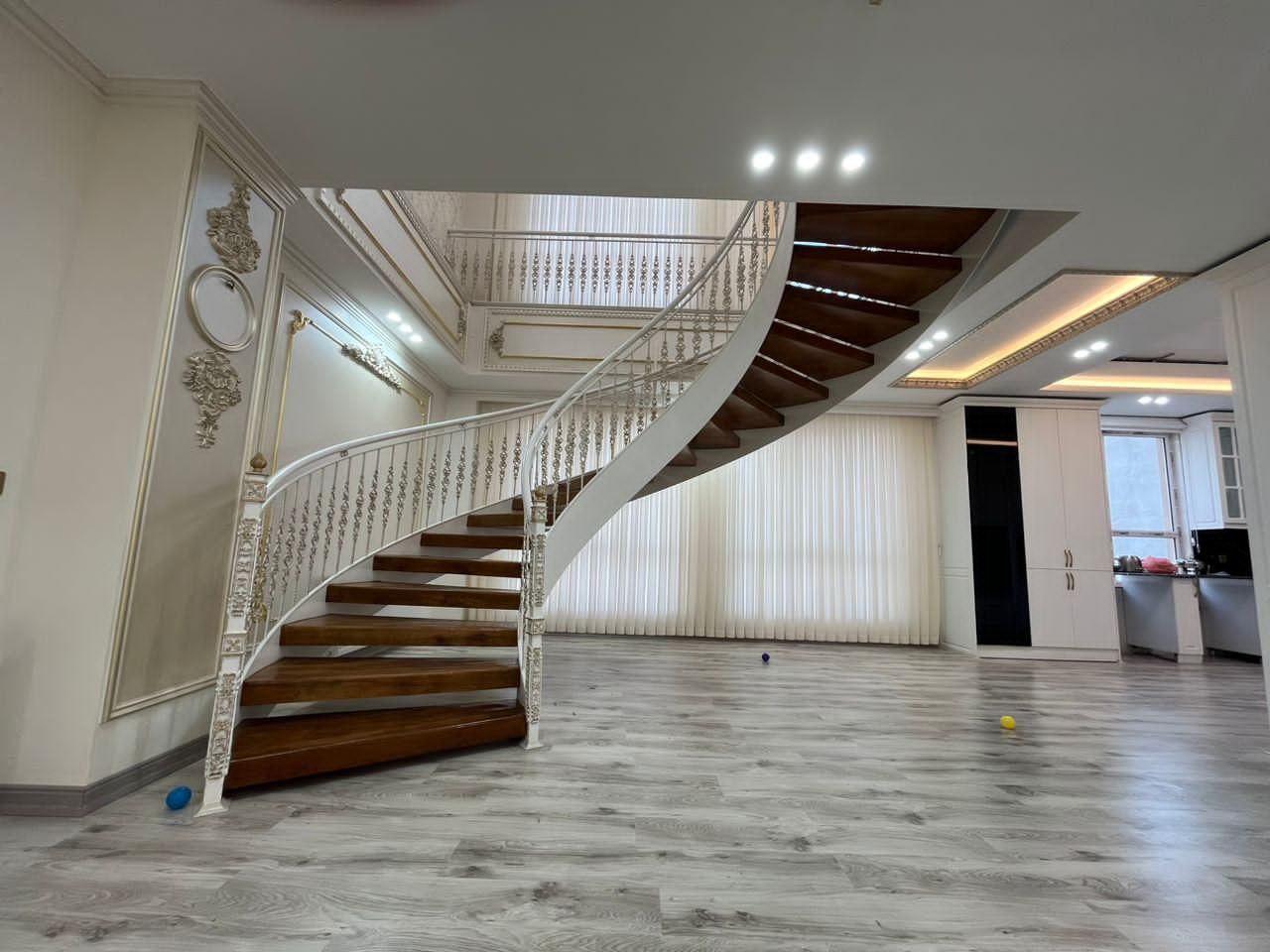 پله گرد پله دوبلکس پله گردون پله پیچ پله اکسپوز|خدمات پیشه و مهارت|زنجان, |دیوار