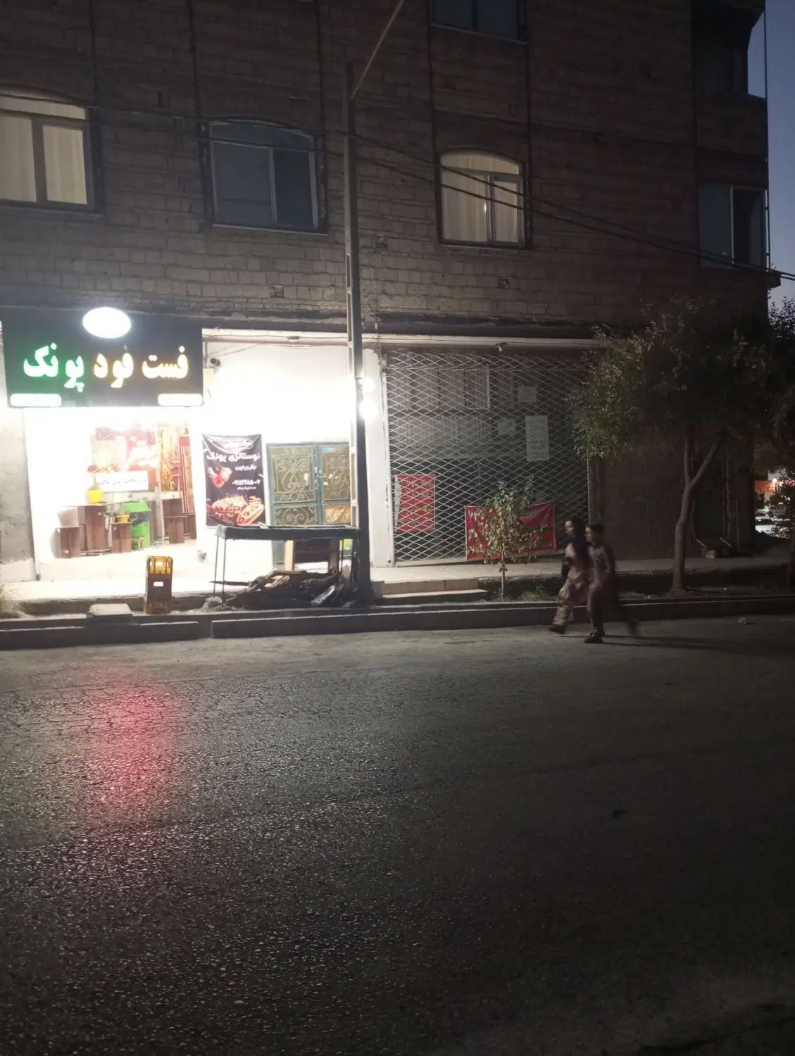 مغازه باموقعیت عالی جهت سوپر مارکت و کافی شاپ|اجارهٔ مغازه و غرفه|مشهد, سرافرازان|دیوار