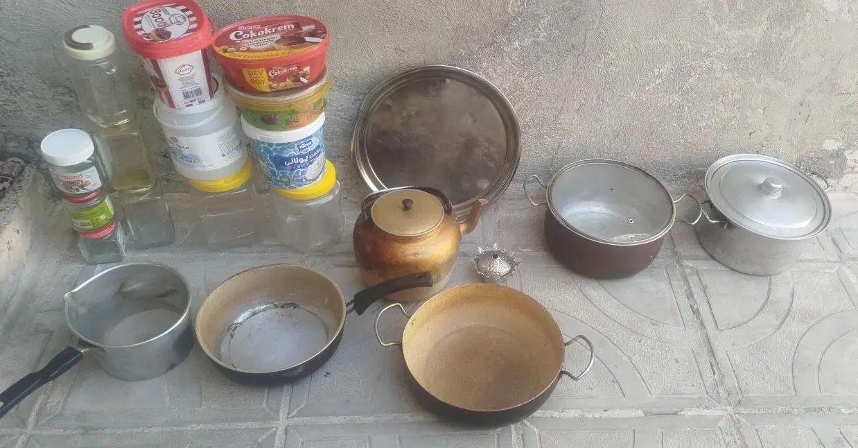 دو قابلمه دوتا تابه کتری سینی مناسب باغ باغچه|ظروف پخت‌وپز|ارومیه, |دیوار