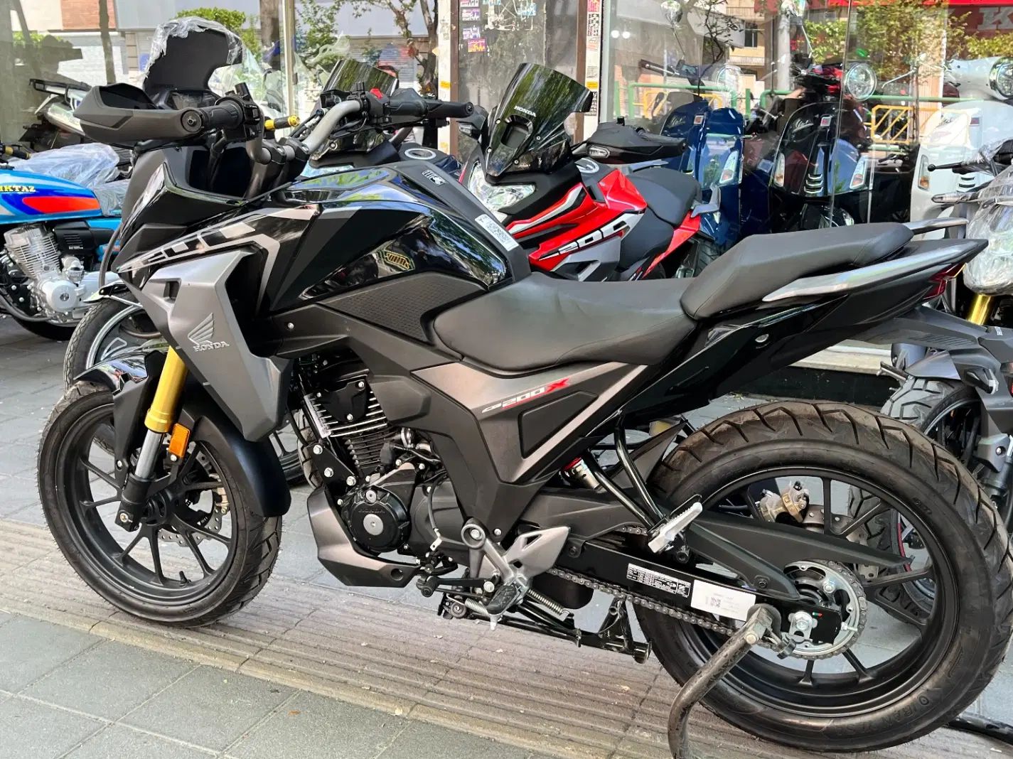 Cbx200ادونچر هوندا شرکت کبیر موتور شفیع زاده|موتورسیکلت|تهران, مولوی|دیوار