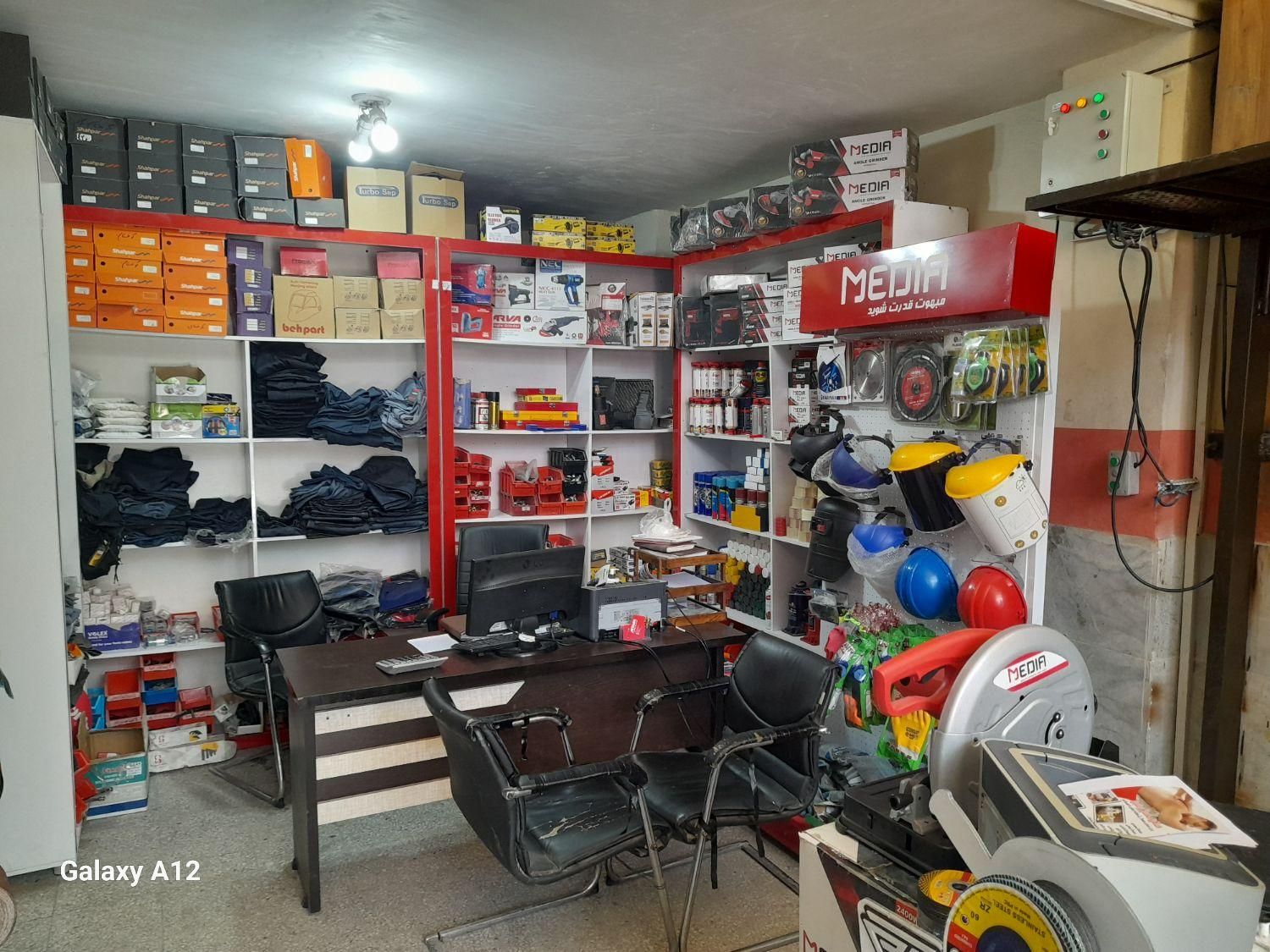 واگذاری مغازه ابزارآلات صنعتی و ایمنی فعال|فروشگاه و مغازه|اصفهان, شهرک صنعتی امیرکبیر (شاپور جدید)|دیوار