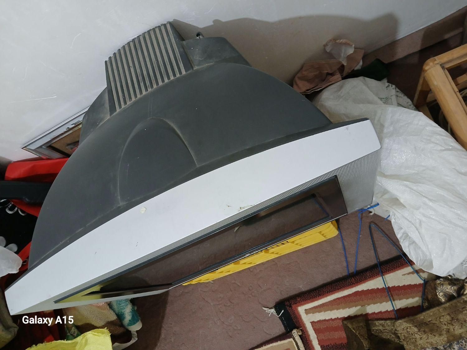 تلویزیون ۲۰ ۱ینچ|تلویزیون و پروژکتور|ازنا, |دیوار