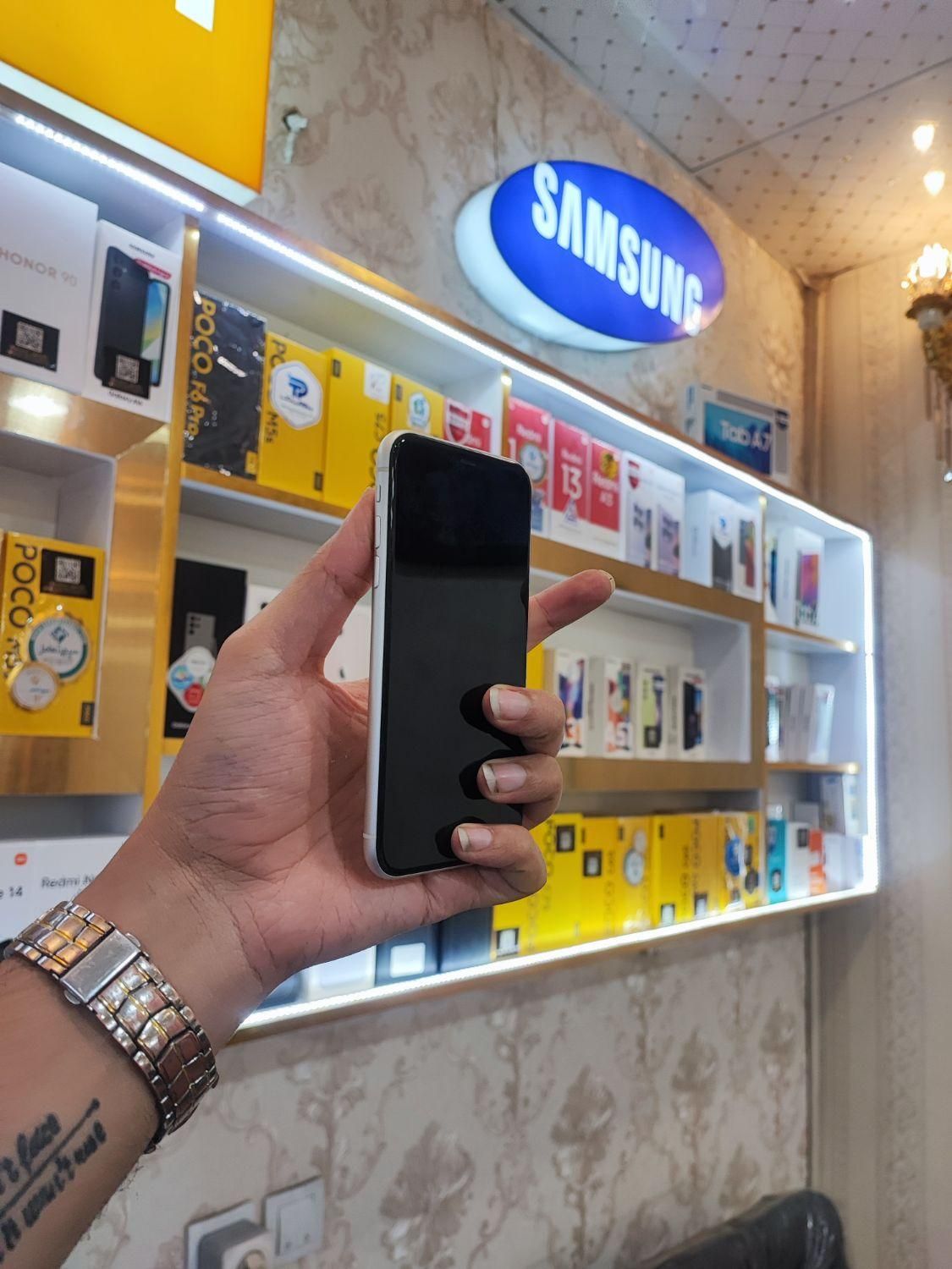 اپل iPhone 11 با حافظهٔ ۱۲۸ گیگابایت|موبایل|مشهد, سید رضی|دیوار