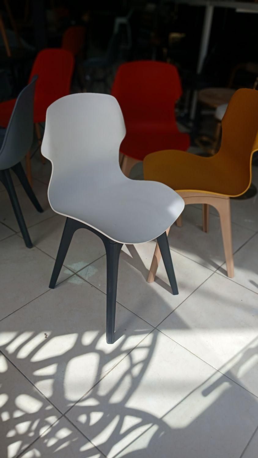 صندلی کافه  پلاستیکی    mamad*کرج جاده قزلحصار*|میز و صندلی غذاخوری|کرج, شهرک سهرابیه|دیوار