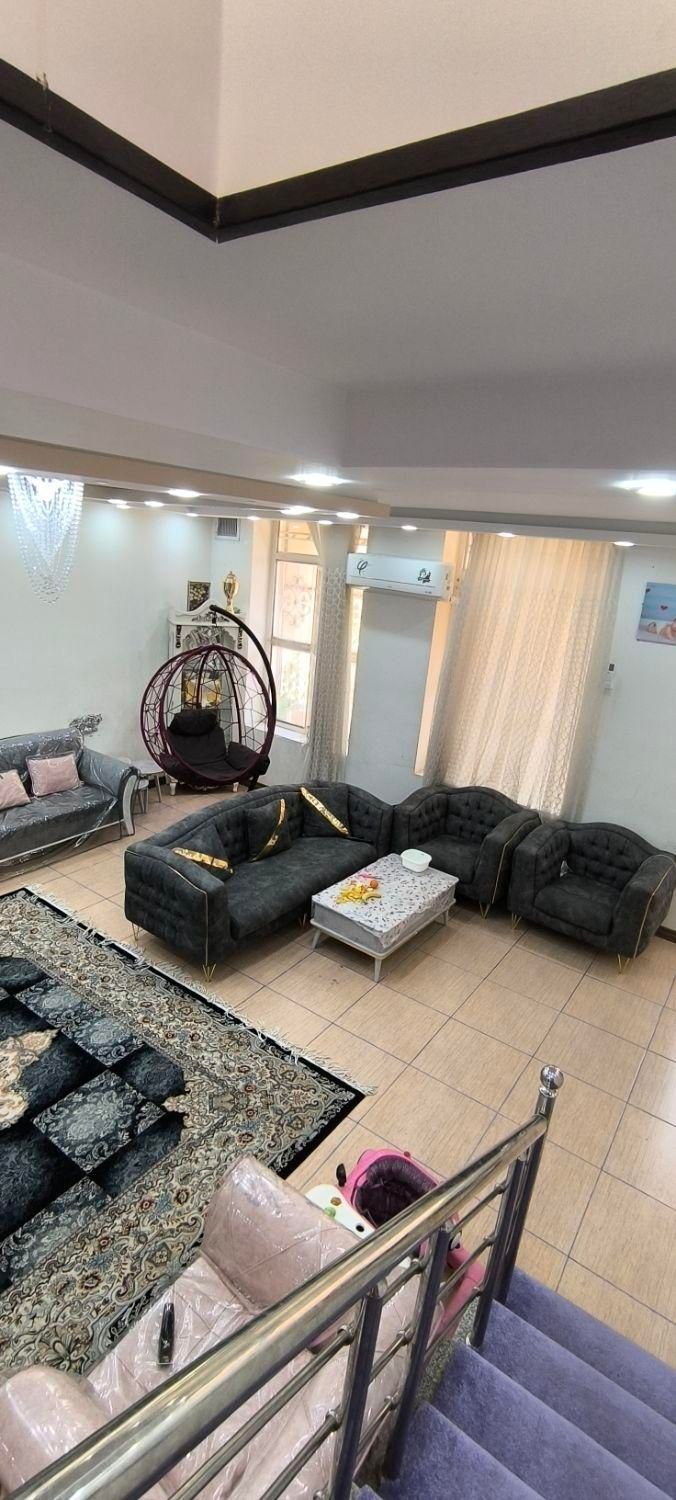 (* فروش فوری*) خانه ویلایی دو طبقه با قیمت عالی|فروش خانه و ویلا|شیراز, کوشک میدان|دیوار