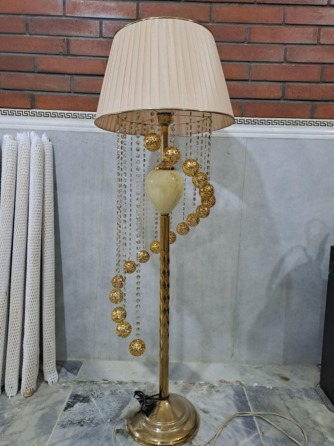 آباژور شیک ایستاده|چراغ خواب و آباژور|خرمآباد, |دیوار