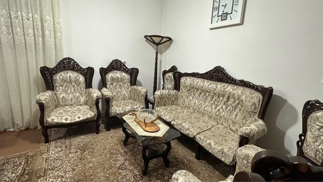 مبلمان ۷ نفره بهمراه دو عدد میزبان(۹نفره)|مبلمان خانگی و میز عسلی|تهران, شهرک صدرا|دیوار