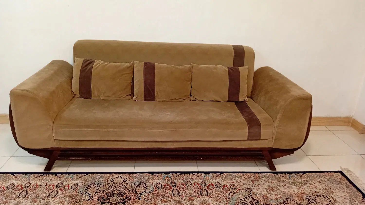 مبلمان ۱۱ نفره|مبلمان خانگی و میز عسلی|رشت, جانبازان|دیوار