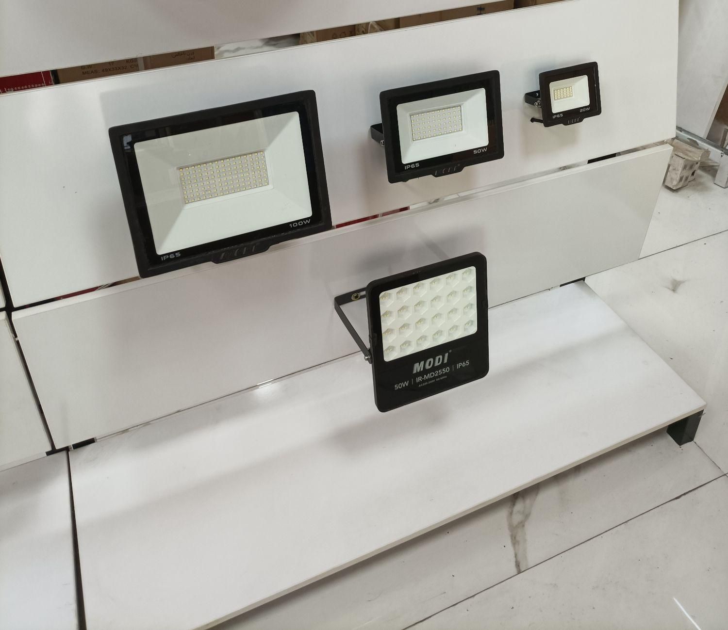 پرژکتور /پنل/هالوژن|لامپ و چراغ|تهران, شهرک ولیعصر جنوبی|دیوار