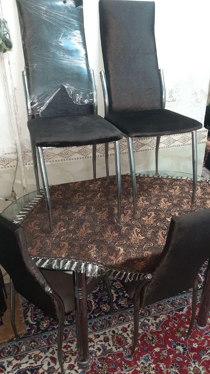 یک عددمیزناهارخوری  میزشیشه ای ۴نفره|میز و صندلی غذاخوری|شیراز, گود عربان|دیوار