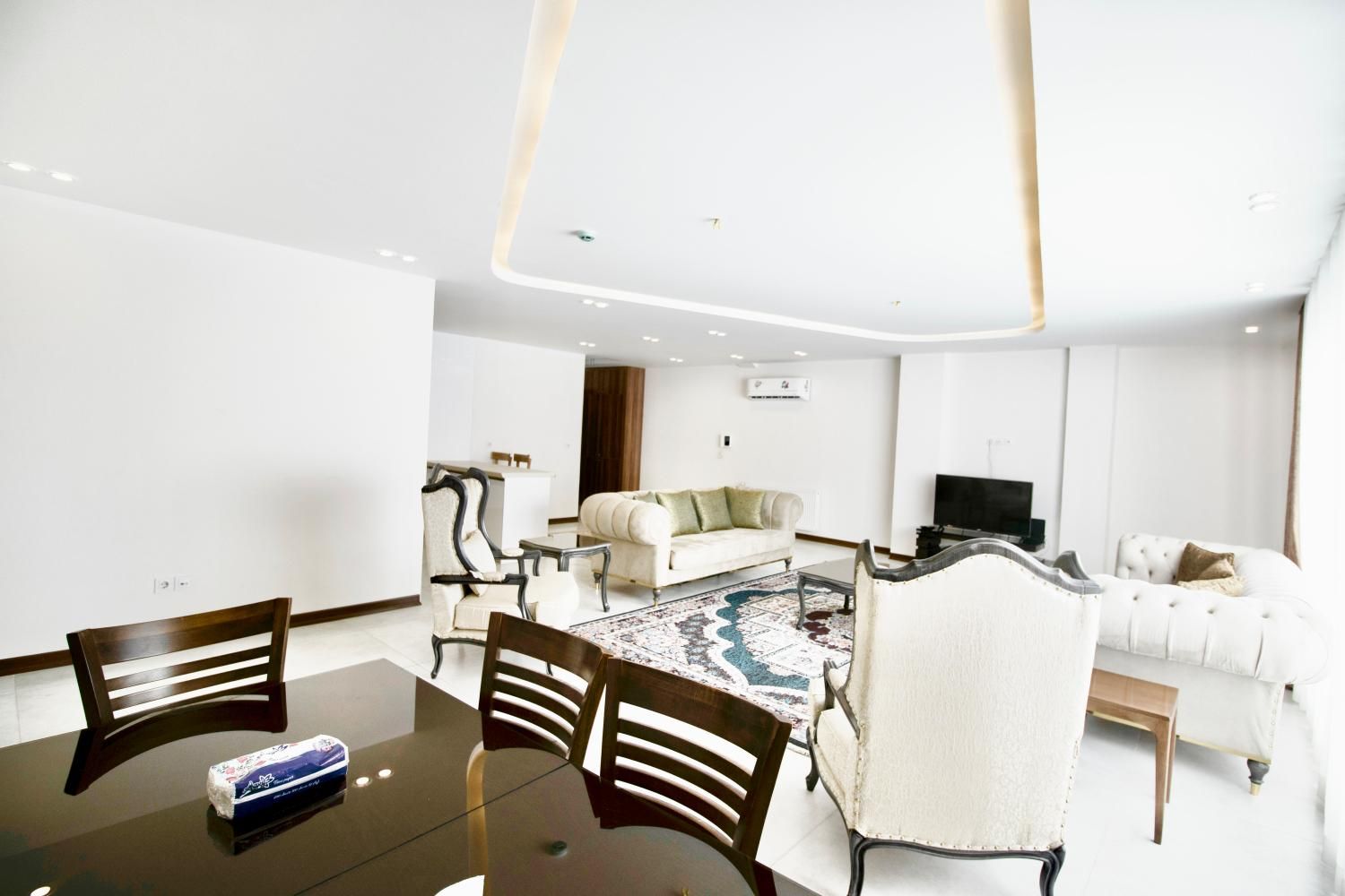 واحد مبله لوکس سه خواب واقع در پاسدران|اجارهٔ کوتاهمدت آپارتمان و سوئیت|شیراز, شهرک ایثار|دیوار