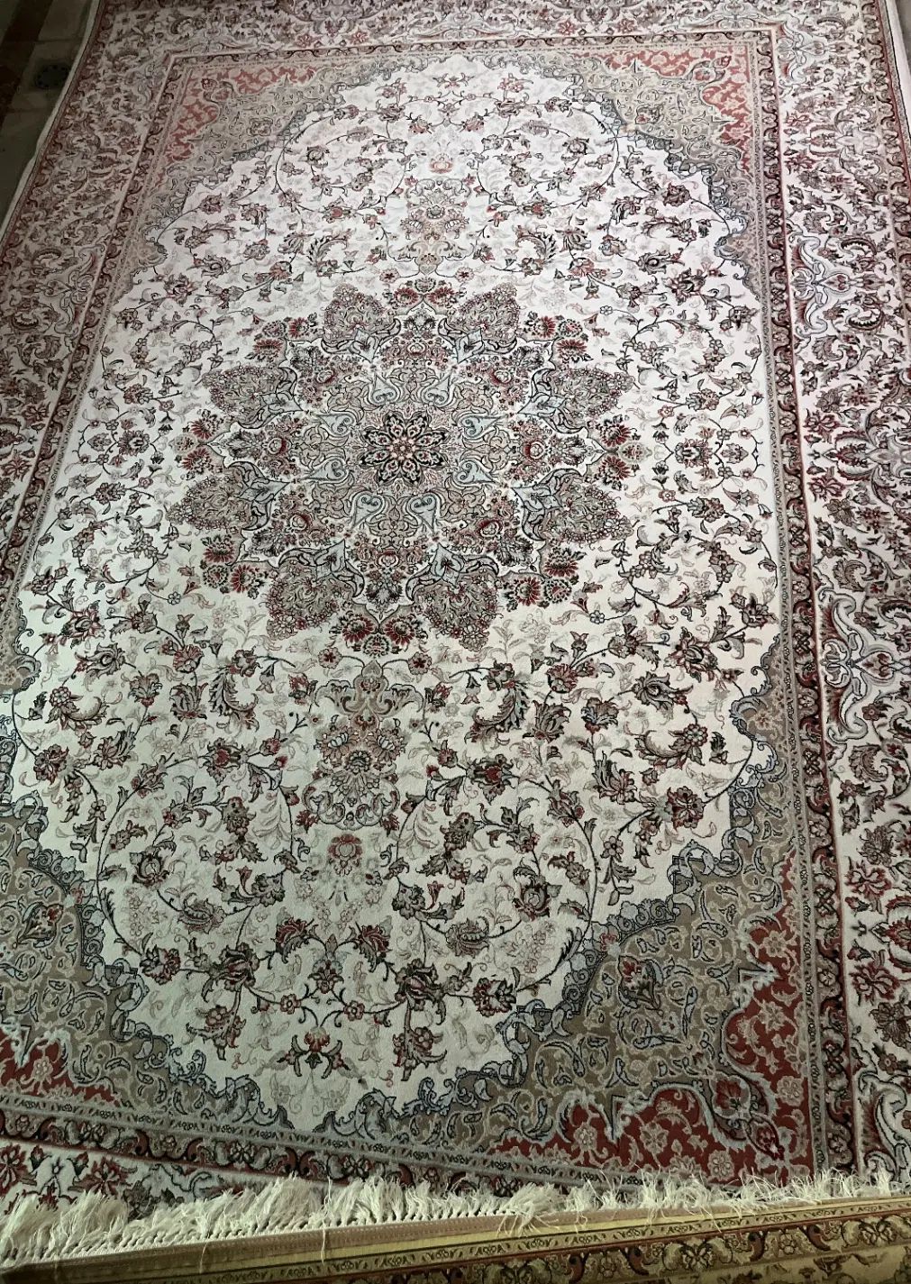 فرش ۶ متری ۱۰۰۰شانه طرح ابریشم ۱ماه استفاده شده|فرش|اصفهان, سپاهان‌شهر|دیوار