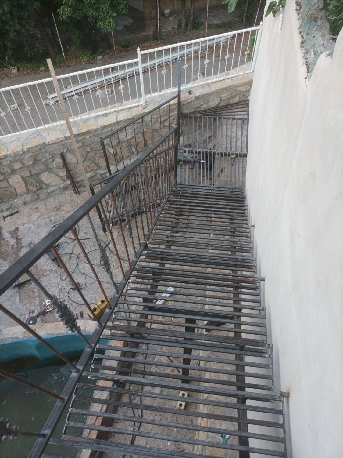 پله اهنی پله گرد پله فلزی|مصالح و تجهیزات ساختمان|مشهد, توس (بلوار توس)|دیوار