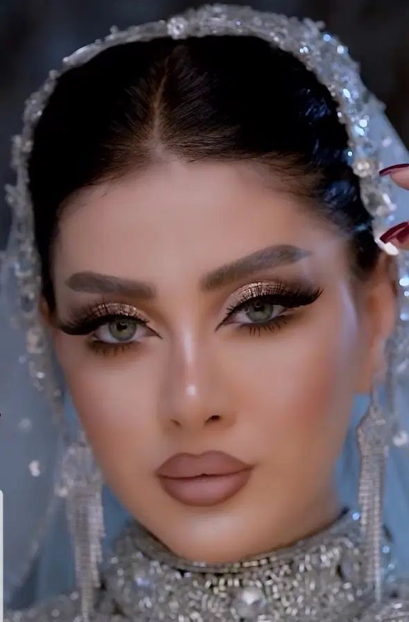میکاپ تخصصی و گریم با بهترین متریال ( آفر ویژه)|خدمات آرایشگری و زیبایی|مشهد, کوثر|دیوار
