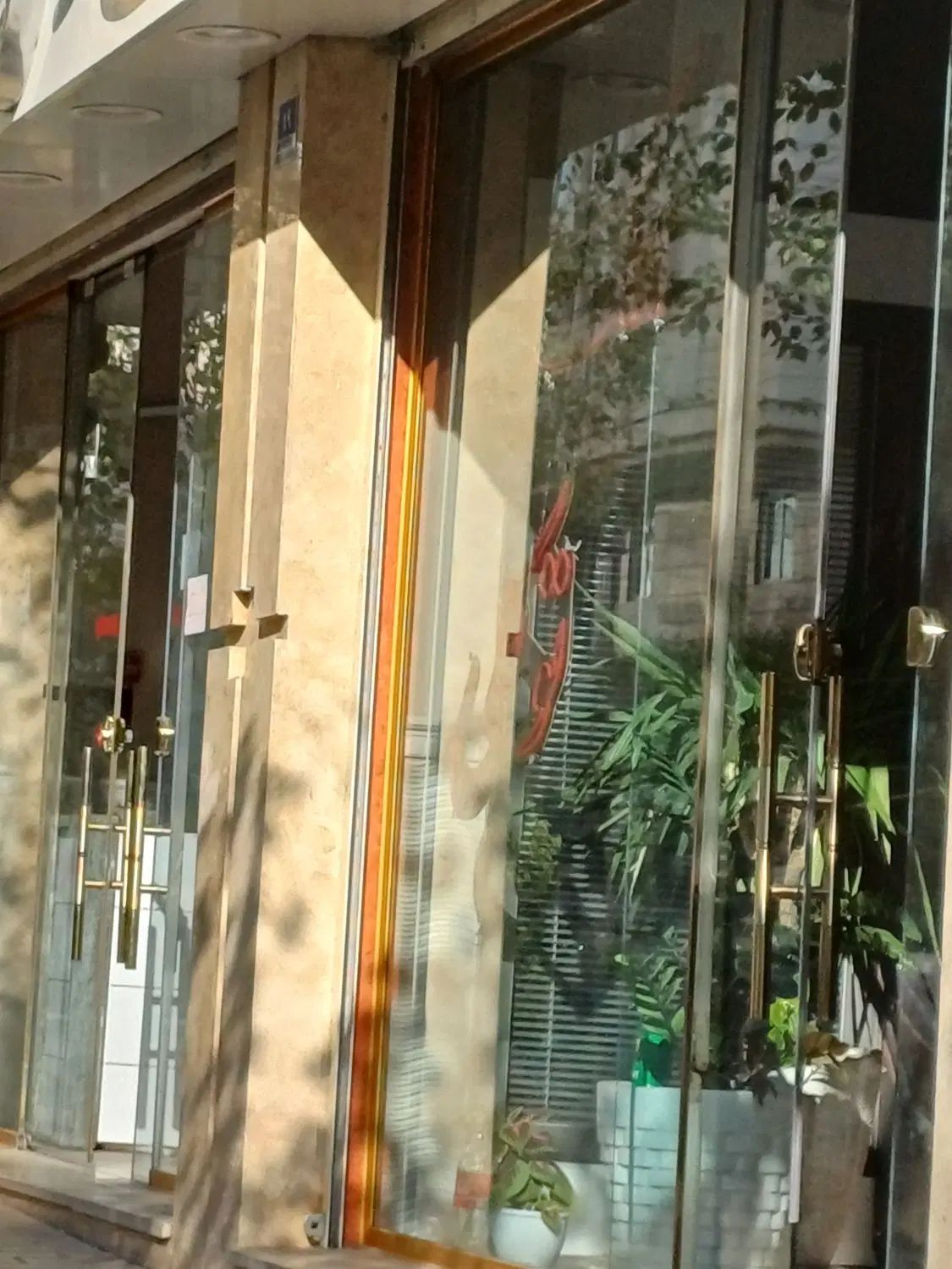 ۵۰ متر مغازه بر ۱۰ دو دهنه بر اصلی ورزی شمالی|اجارهٔ مغازه و غرفه|تهران, شهرک پرواز|دیوار