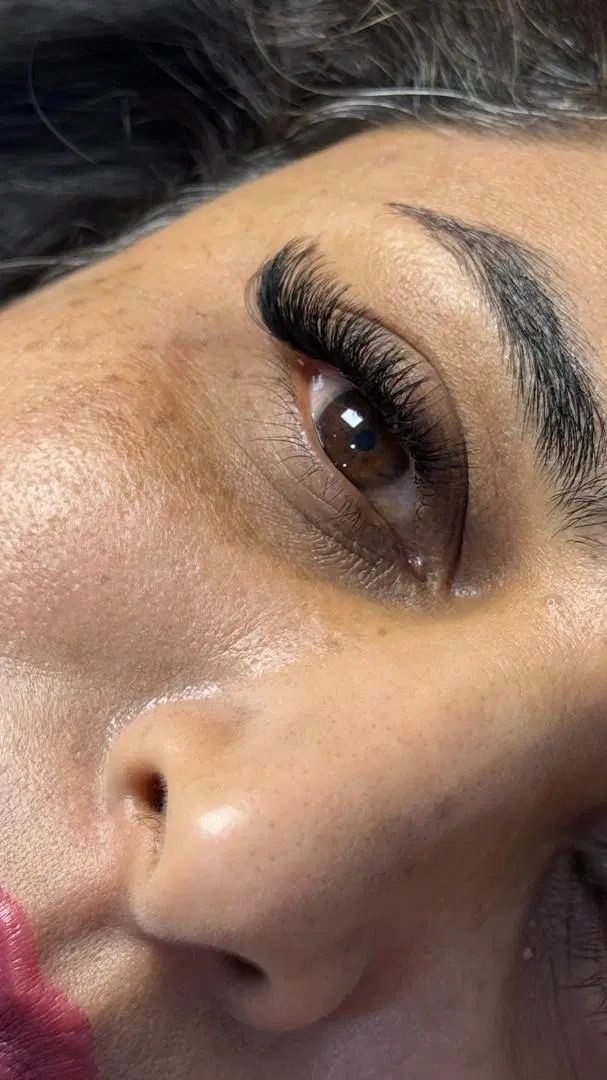 با اکستنشن مژه، همیشه چشمانی درخشان داشته باشید|خدمات آرایشگری و زیبایی|بهبهان, |دیوار