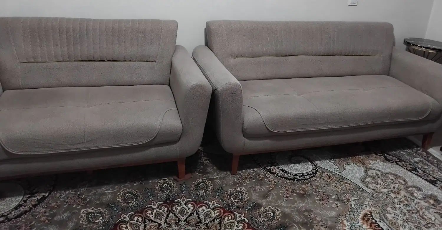 مبل راحتی تمیز  میز هم دارد|مبلمان خانگی و میز عسلی|تهران, جابری|دیوار