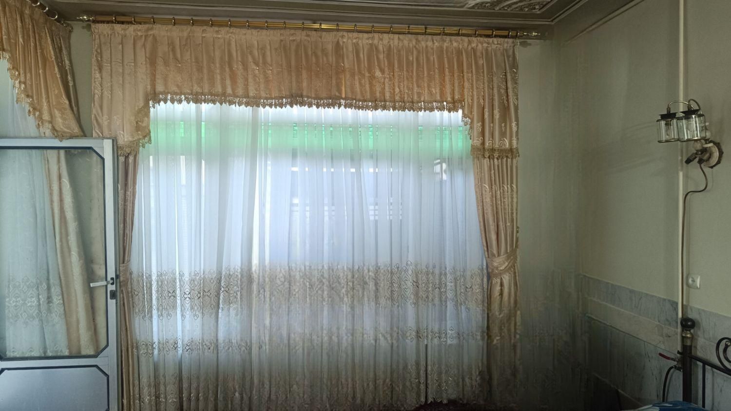 پرده سلطنتی ۸متری، حریر طلایی و ساتن دالبوردار|پرده، رانر، رومیزی|لنجان, |دیوار